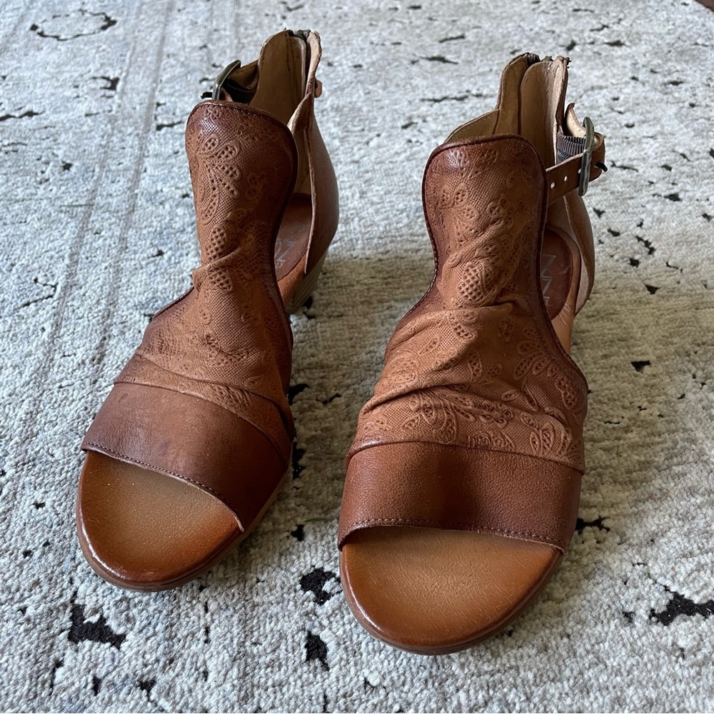 Miz Mooz Leather Wide Width Heeled Sandals in 8.5